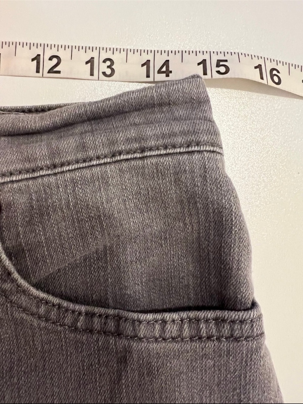 Bundle of 2 Pair of Women’s Size 8 Capris & Jeans (NWOT/EUC) - Picture 10 of 12